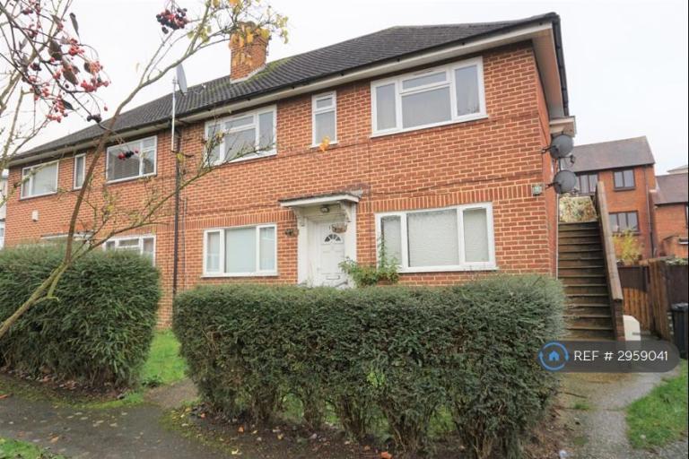 2 bedroom flat in Chalvey Gardens, Slough, SL1 (2 bed) (#2959041)