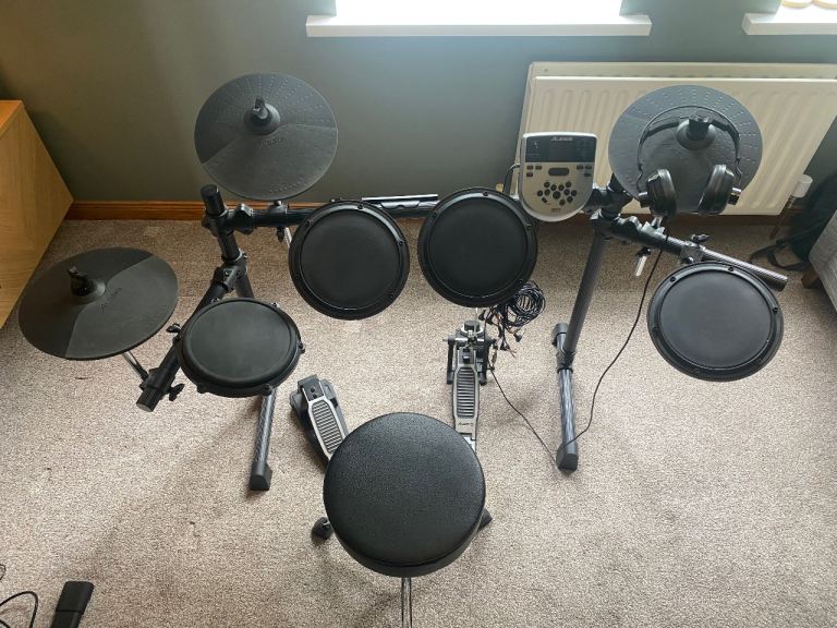 Alesis electronic drum kit with sticks and learner book