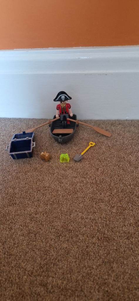 PLAYMOBILE PIRATE SET. EXCELLENT CONDITION.