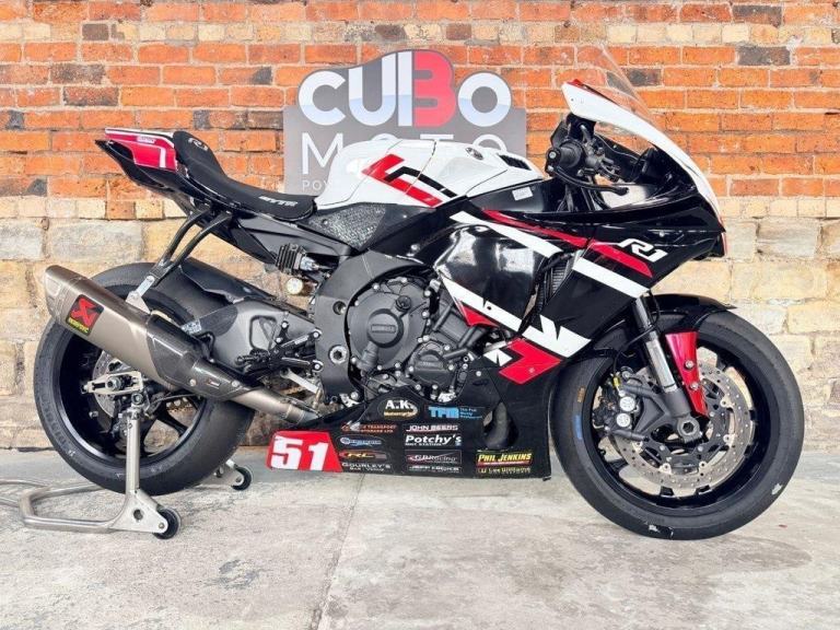 YAMAHA R1 TRACK BIKE 2022 22