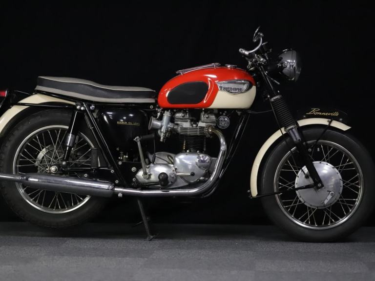 1966 TRIUMPH T120 BONNEVILLE GRENADIER RED  + ALASKAN WHITE