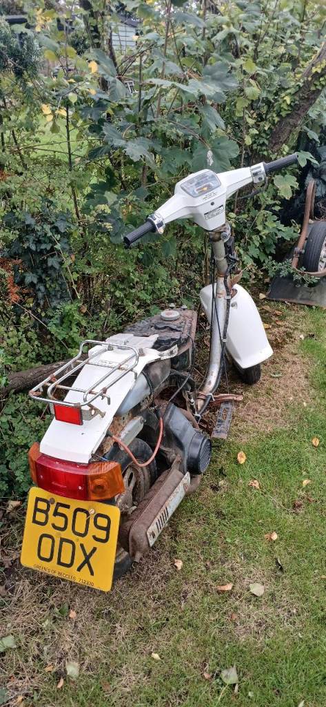 Honda Melody Deluxe II moped parts