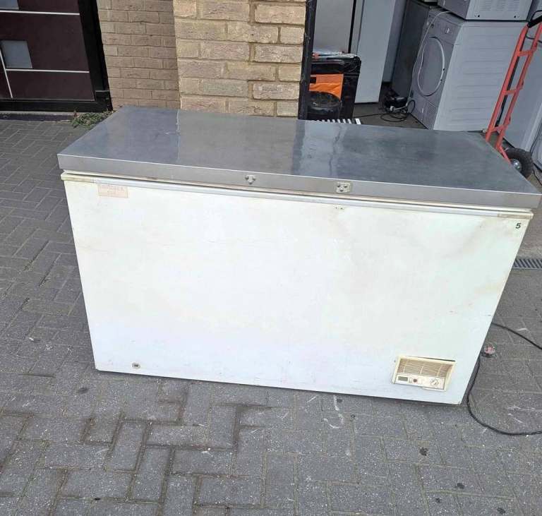 Chest freezer in excellent working condition. Clean inside out. Free delivery available 179£