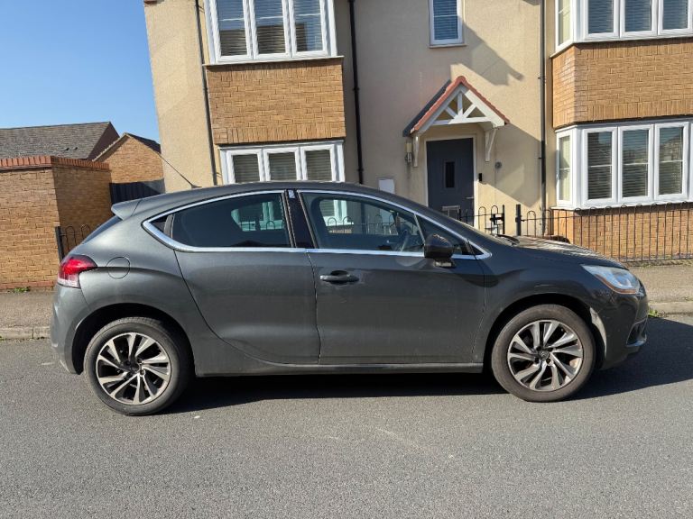 Citroen, DS4, Hatchback, 2013, Manual, 1560 (cc), 5 doors