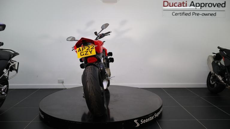 DUCATI STREETFIGHTER V4 S - 2022 - 12000 MILES