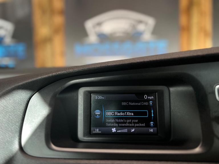 2015 Volvo V40 D2 R DESIGN 5dr HATCHBACK DIESEL Manual