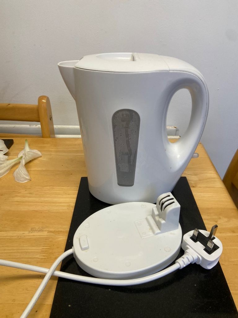 White Electric Kettle – Good Condition, Quick Boil