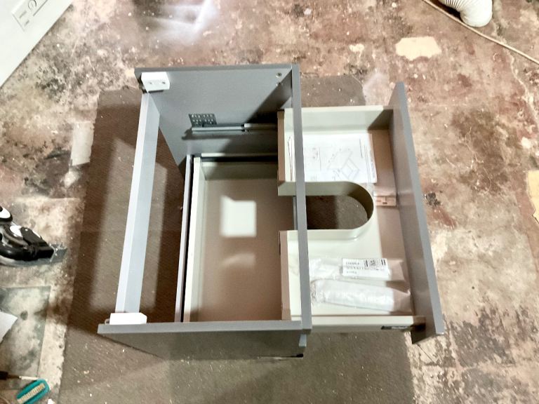 Basin wall hung unit 