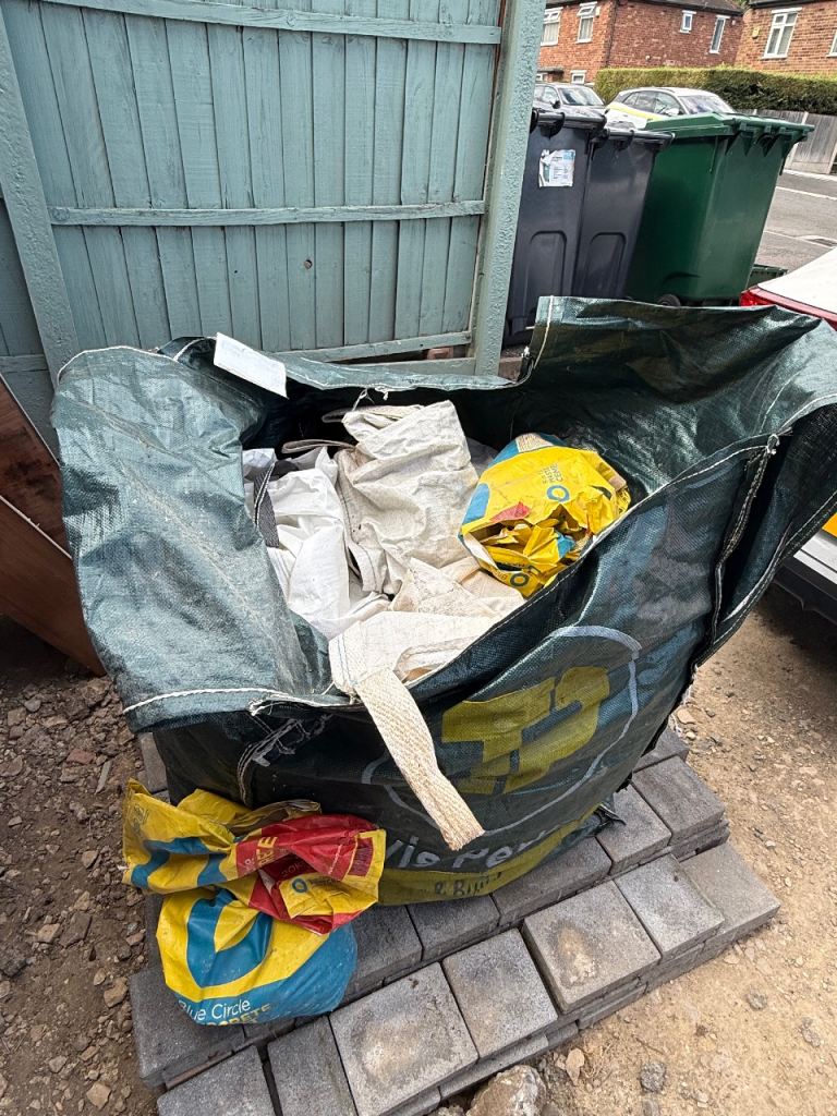 1 tonne builders bags *FREE*
