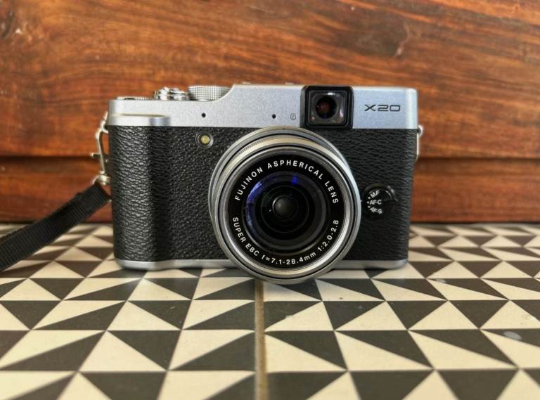 Fujifilm X20 Digital Camera Working w/ Fujinon 7.1-28.4mm F/2.0-2.8 Lens