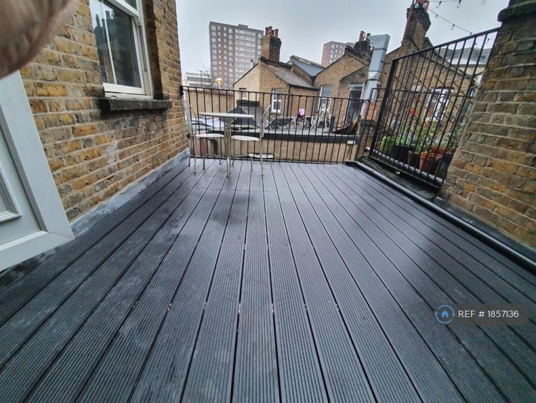 2 bedroom flat in Mare Street, London, E8 (2 bed) (#1857136)