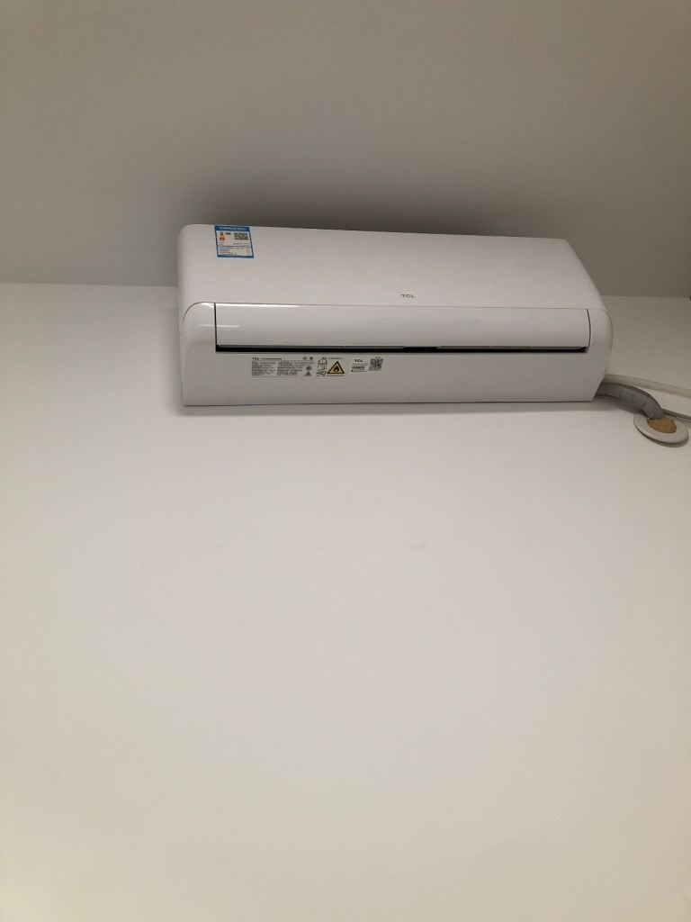 White Wall-Mounted Air Con Unit - Good Working Order