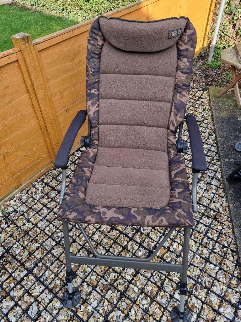 Fox R3 recliner fishing chair