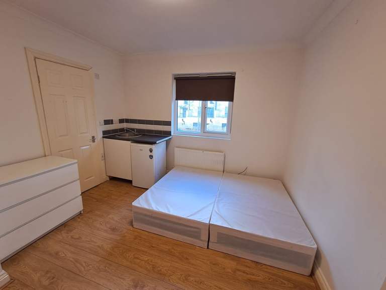 Studio available - London, NW2 - DSS Accepted