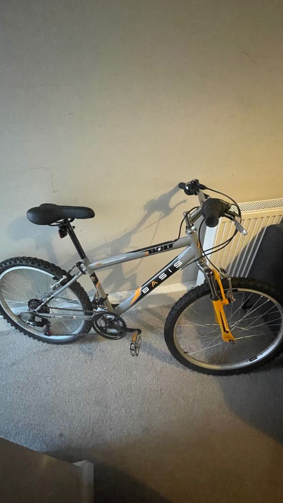 Basis Trackfinder 26” Mountain Bike  with front suspension – Great Condition
