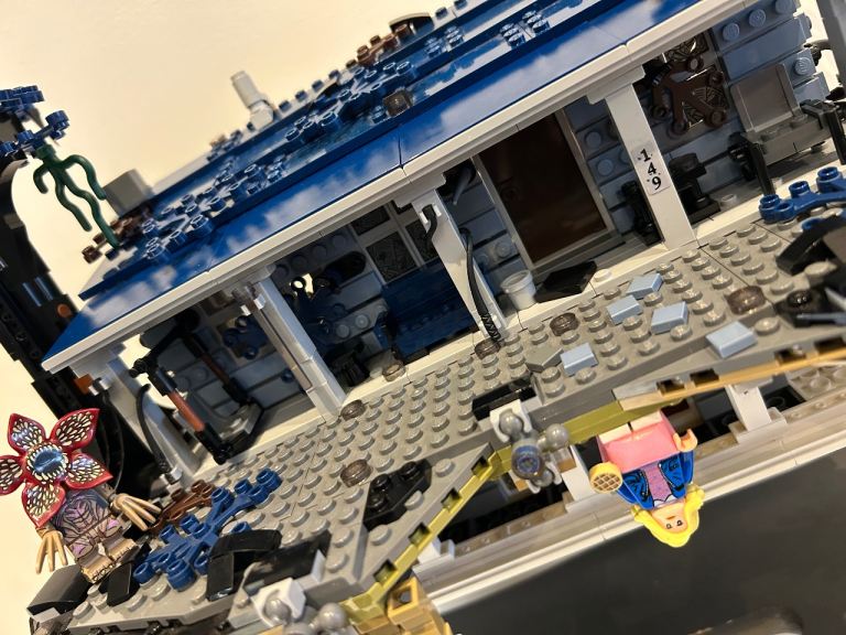 Lego 75810 stranger things upside down set 8 figures instructions box RARE RETIRED