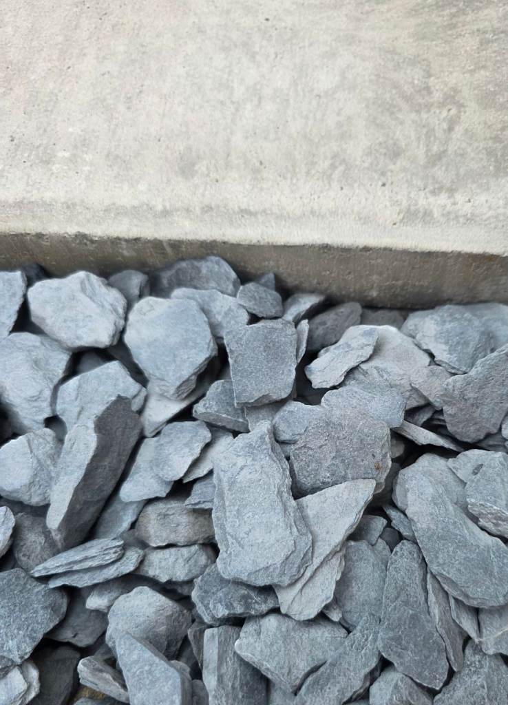 Blue Slate Chippings 20mm