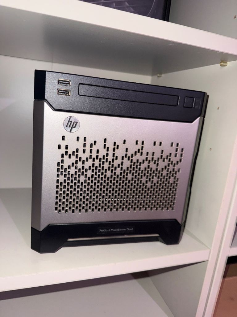 HP microserver gen 8 (free)