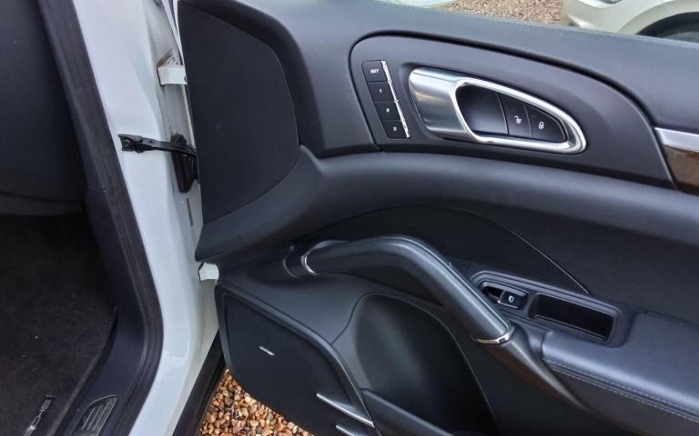  Porsche Cayenne 4.8T V8 Turbo SUV 5dr Petrol TiptronicS 4WD Euro 5 (s/s) (500 ps) Petrol Automatic