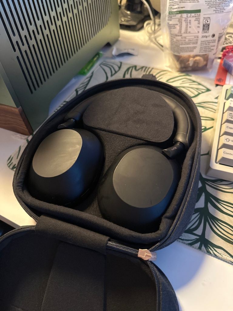 Sony WH-1000XM5 Noise Cancelling Headphones - Black, Good Condition