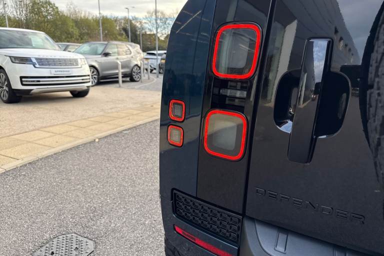 2025 Land Rover Defender 110 4.4 P635 V8 MHEV OCTA Auto 4WD Euro 6 (s/s) 5dr SUV Automatic
