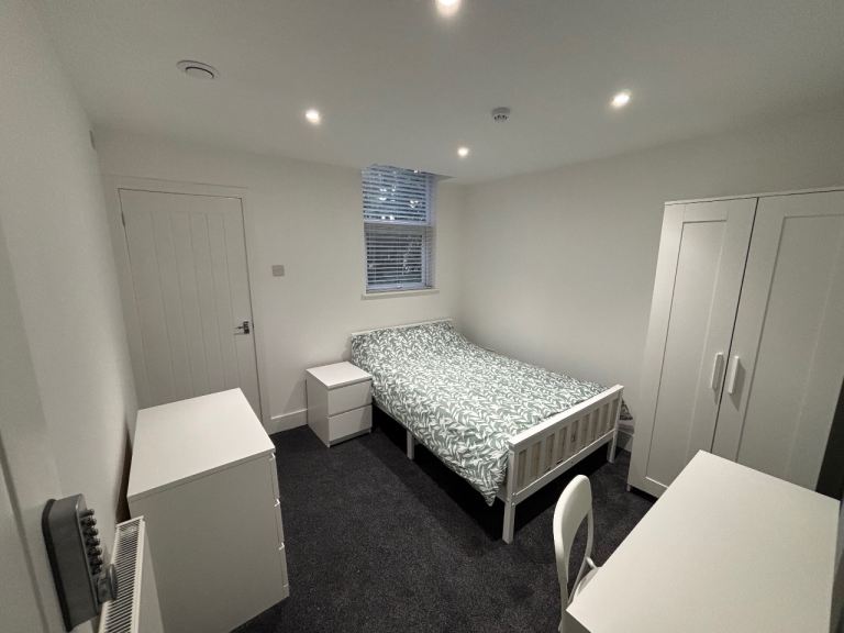 LUXURY EN-SUITE ROOM. 
