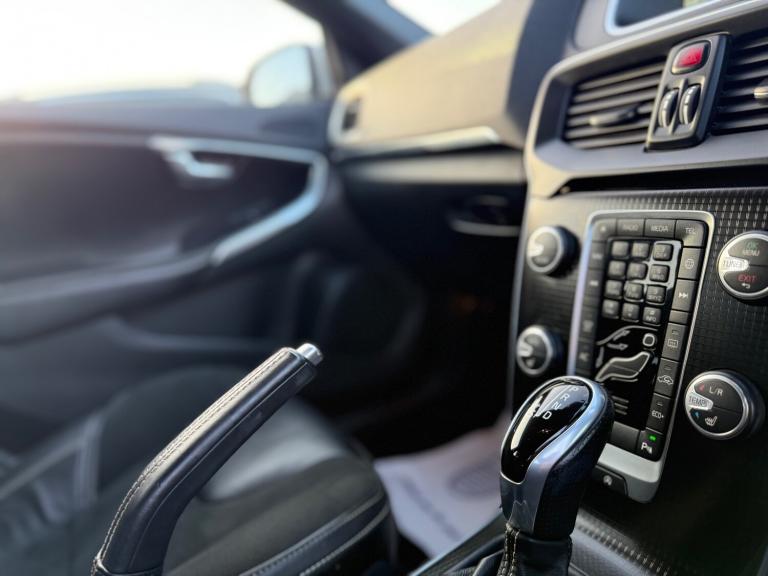 2016 Volvo V40 T2 [122] R DESIGN 5dr Geartronic HATCHBACK Petrol Automatic