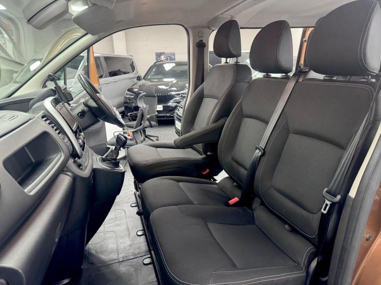 2020 Renault Trafic 2.0 dCi ENERGY 30 Sport Nav Crew Van LWB Euro 6 (s/s) 6dr WINDOW VAN Diesel M...