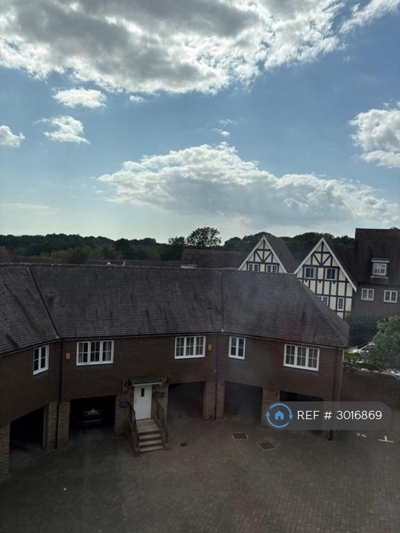 2 bedroom flat in Bolnore Village, Haywards Heath, RH16 (2 bed) (#3016869)