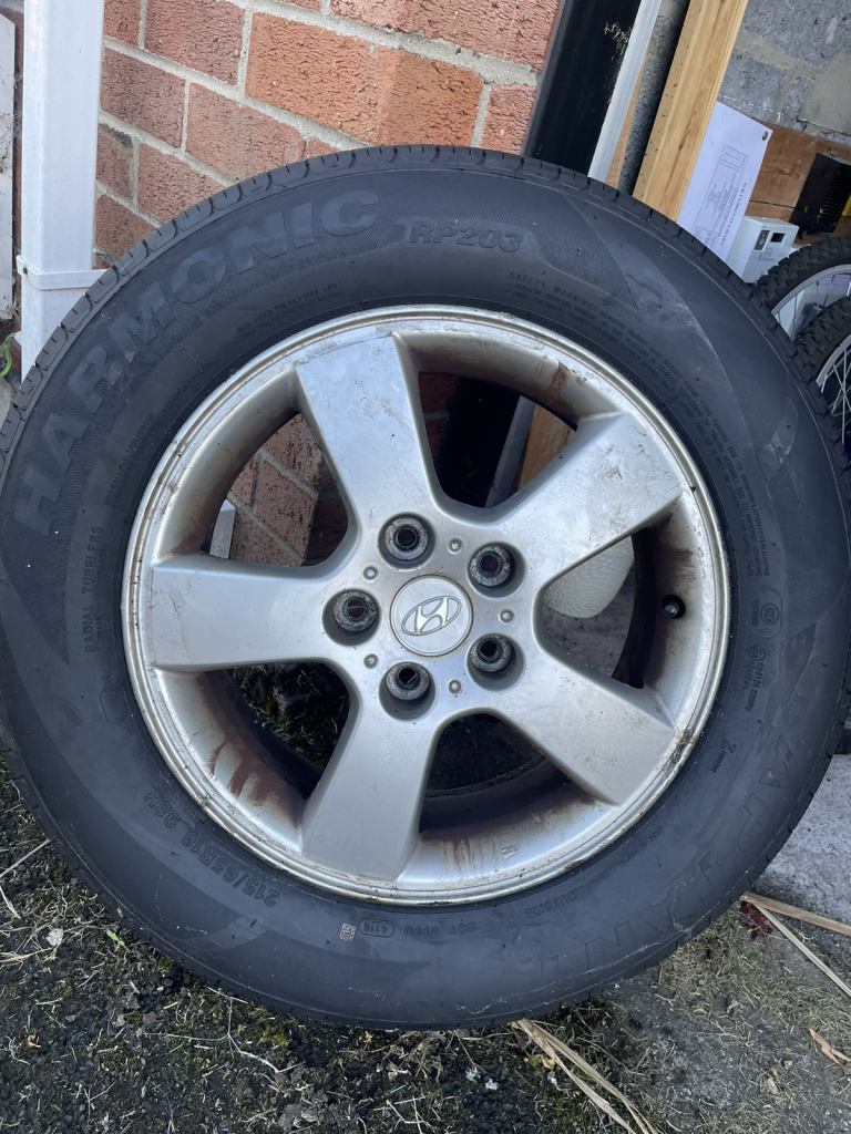 Hyundai (Tuscon) Tyre 215 65/R16