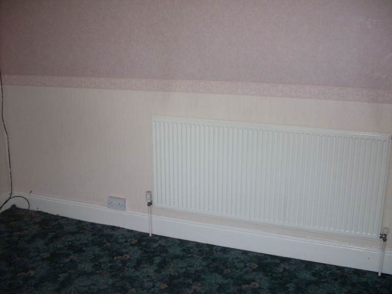 2/3 Bedroom Flat Above a Shop Available To Rent in Warstock, B14.  DSS Tenants Welcome.