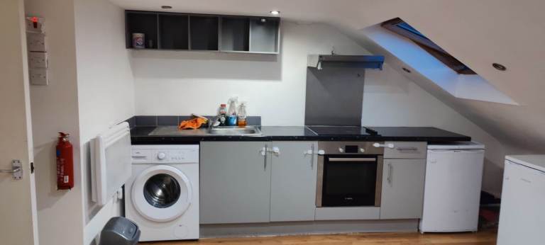 *INCLUDING BILLS EXCEPT ELECTRICITY*BEAUTIFUL 1 BEDROOM FLAT TO LET ON RICHMOND ROAD, THORNTON HEATH