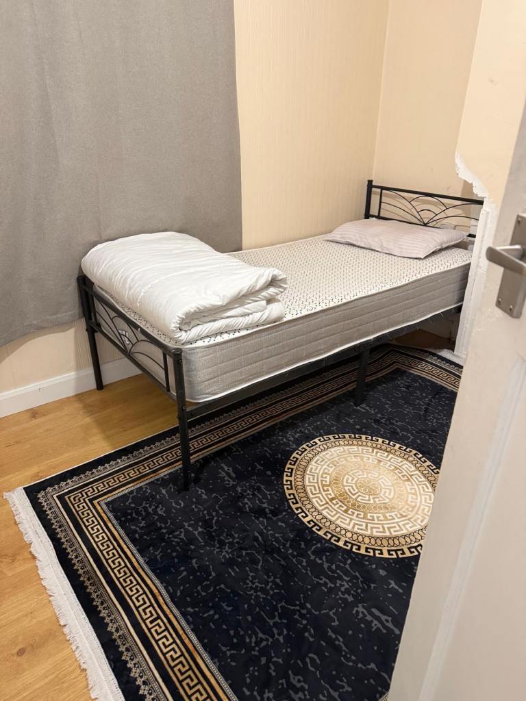 Private room for rent 