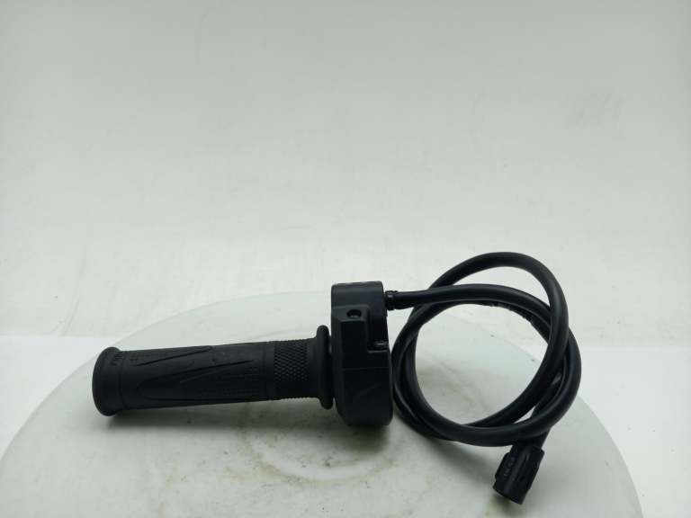 2026 Triumph Trident 660 Thumb Throttle Housing T2043055