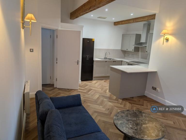 1 bedroom flat in Eastgate, Leeds, LS2 (1 bed) (#3058188)