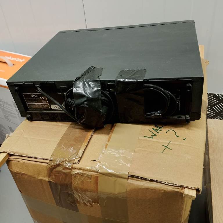 Video Recorder / Player, VHS : LG N2301