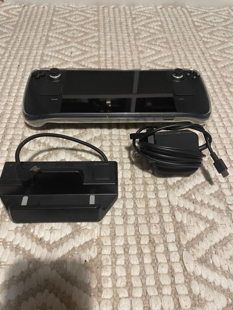 Great condition - steam deck bundle - 512gb 