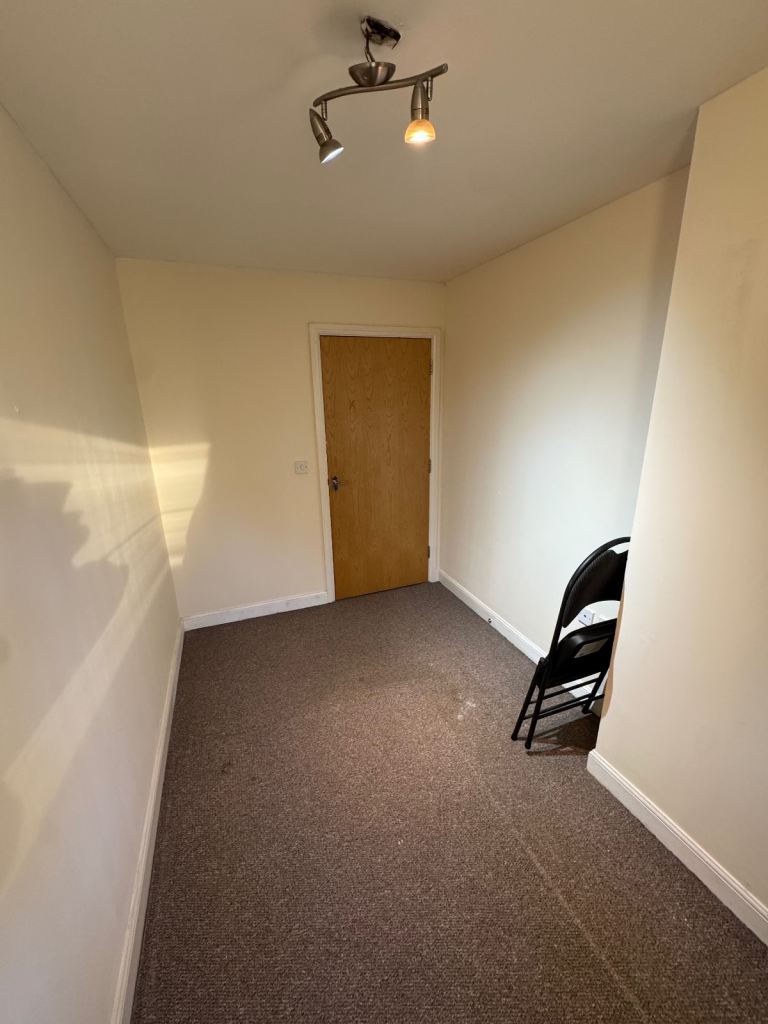 Single room available for rent 