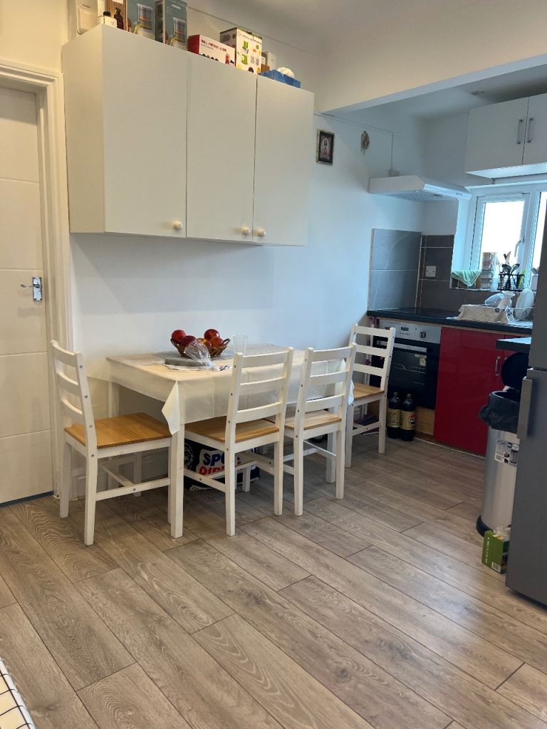 Flat 1- One-Bedroom Ground Floor Flat NW4 