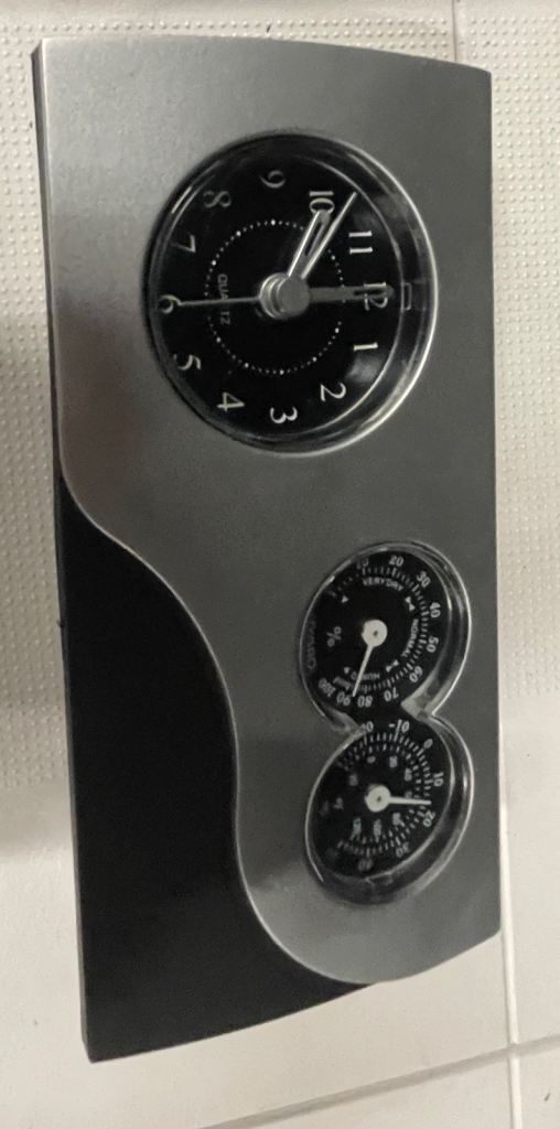 Quartz Alarm Clock with Thermometer & Hygrometer