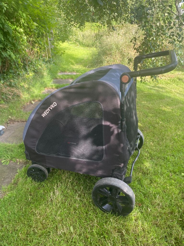 Dog pram/stroller