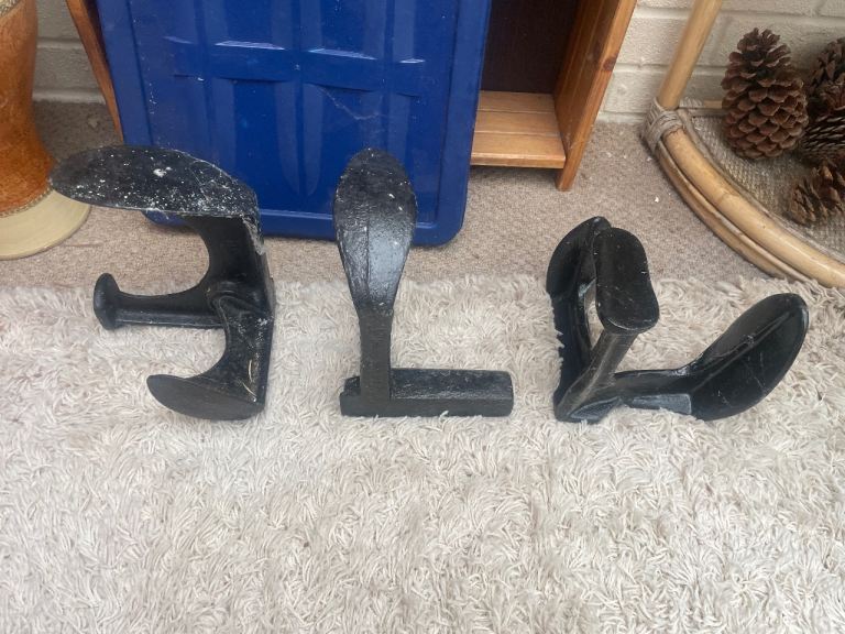 3 iron anvils for sale £10 the 3 or £5 each 