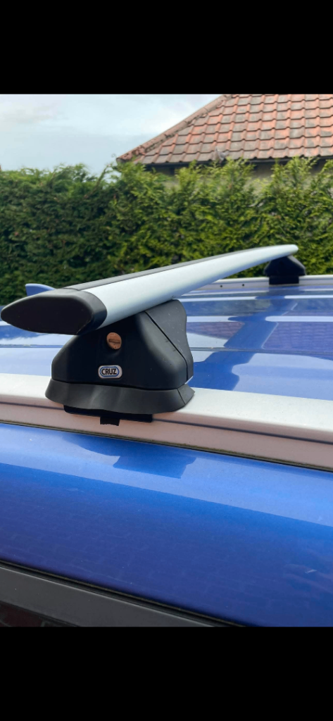 Thule Cruz roofbars used twice
