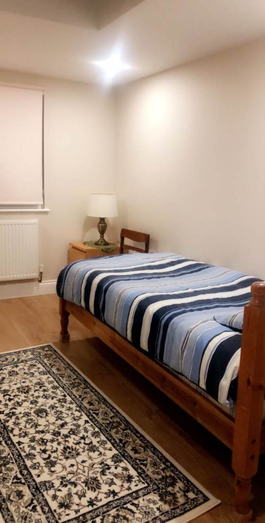 NEAT CLEAN MEDIUM ROOM IN WALTHAMSTOW, E17 4JR (Professional ONLY) FOR £600pcm AVAILABLE NOW!