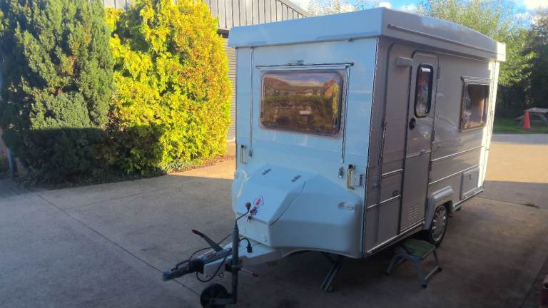 Gobur Carousel 10/2 slim line 2 berth lightweight folding caravan