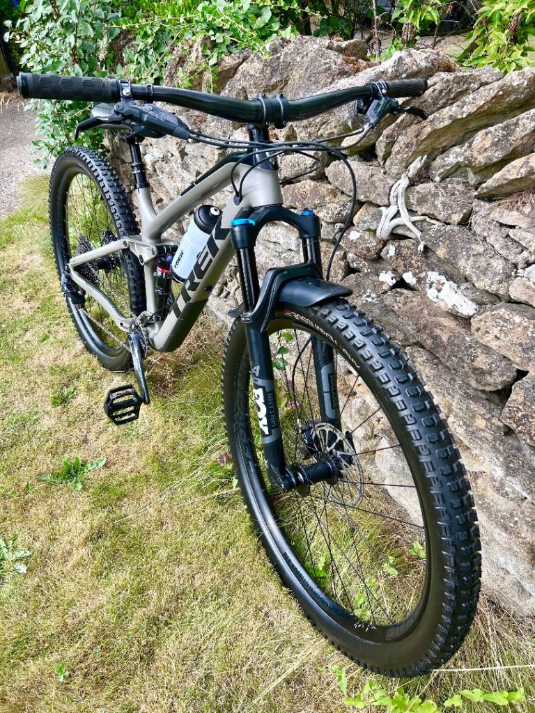 TREK Fuel EX 9.8 OCLV Carbon Bike 