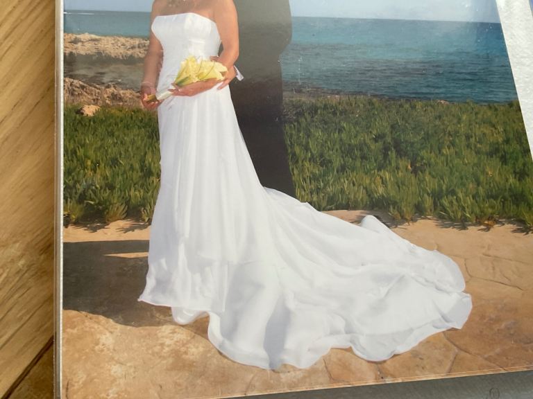 Benjamin Roberts Tia  wedding dress  Beautiful White Strapless Wedding Dress – Size 10-12