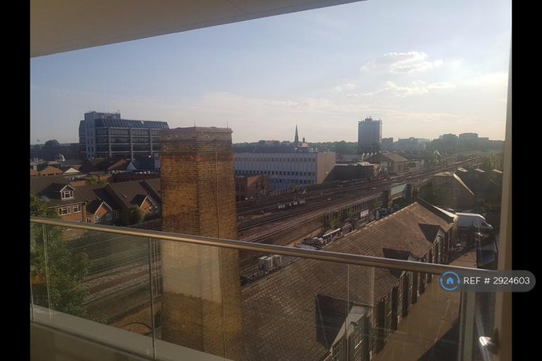 1 bedroom flat in Glenthorne Road, London, W6 (1 bed) (#2924603)