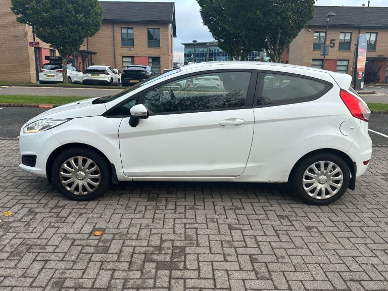 Ford, FIESTA, Hatchback, 2015, Manual, 1241 (cc), 3 doors