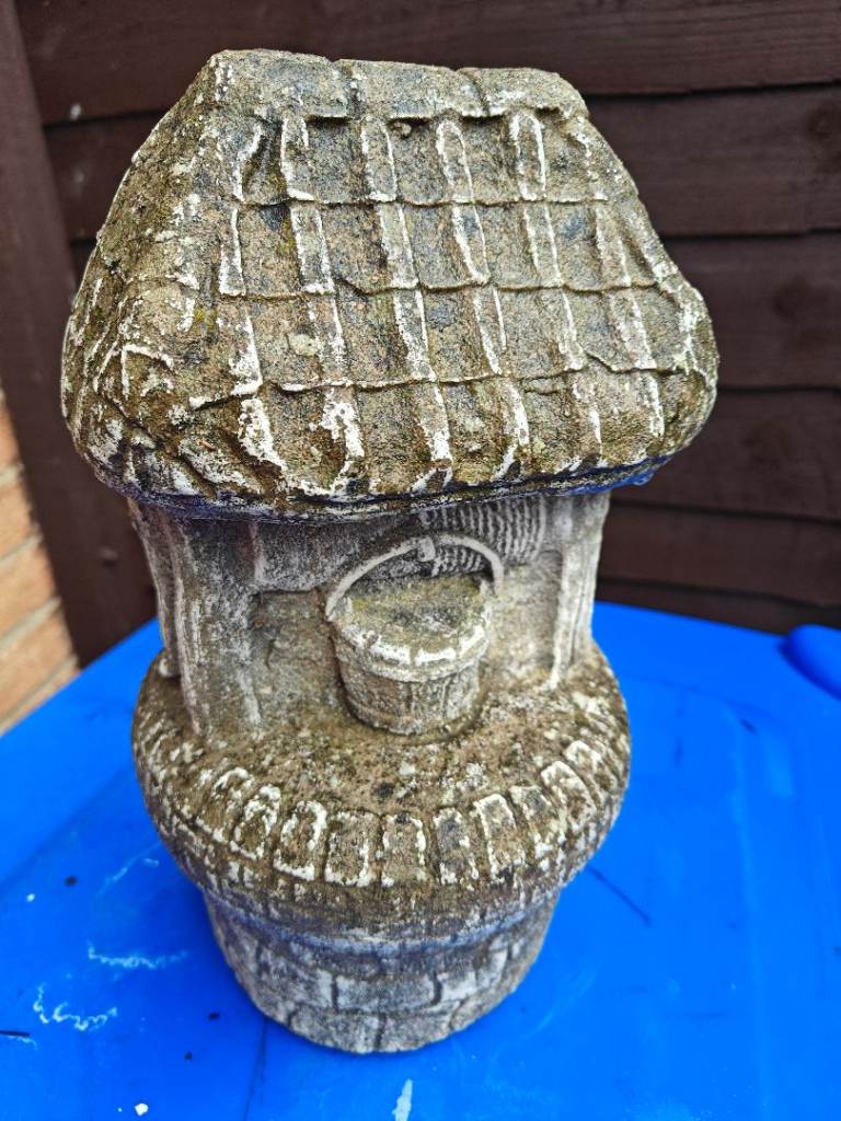 Stone Wishing Well Garden Ornament – Good Condition